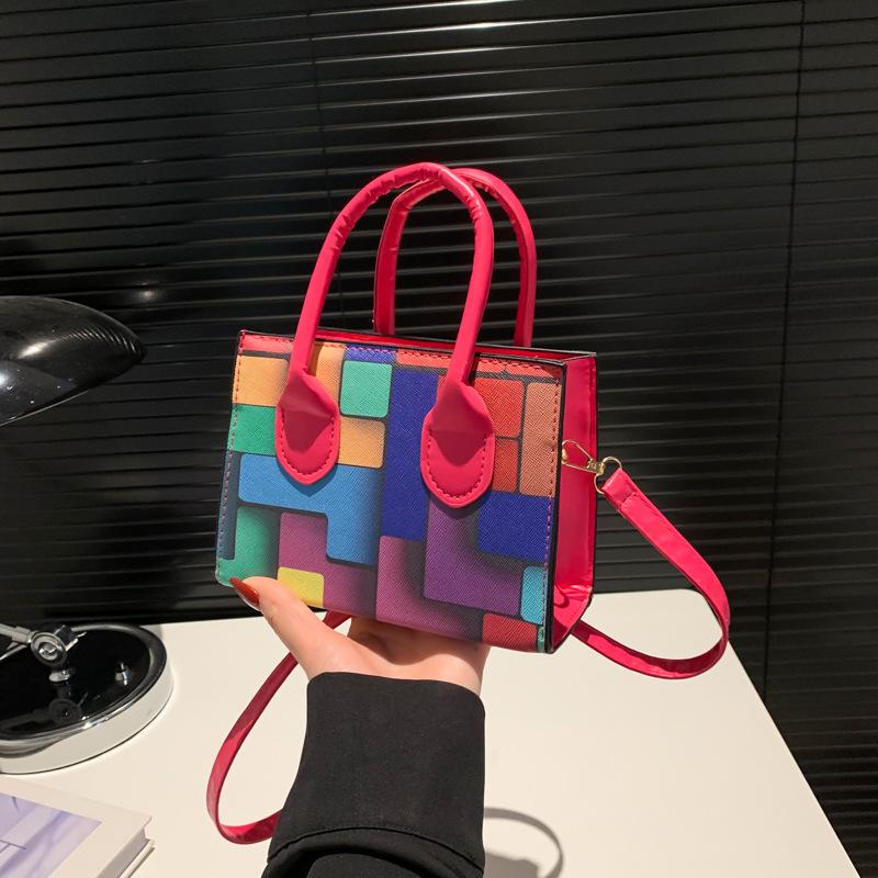 

2024 нова повсякденна сумка через плече контрастного кольору, модна весняна повсякденна сумка через плече, проста іноземна сумка-месенджер рожевий червоний колір