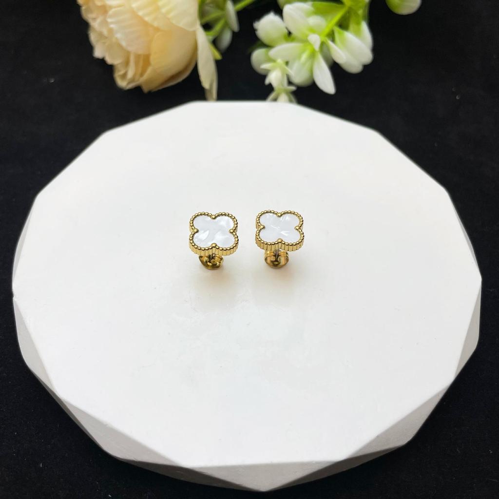 High -End Lucky Four -Leaf Earrings Luxury Versatile Earrings Fashion Women's Earrings Jewelry