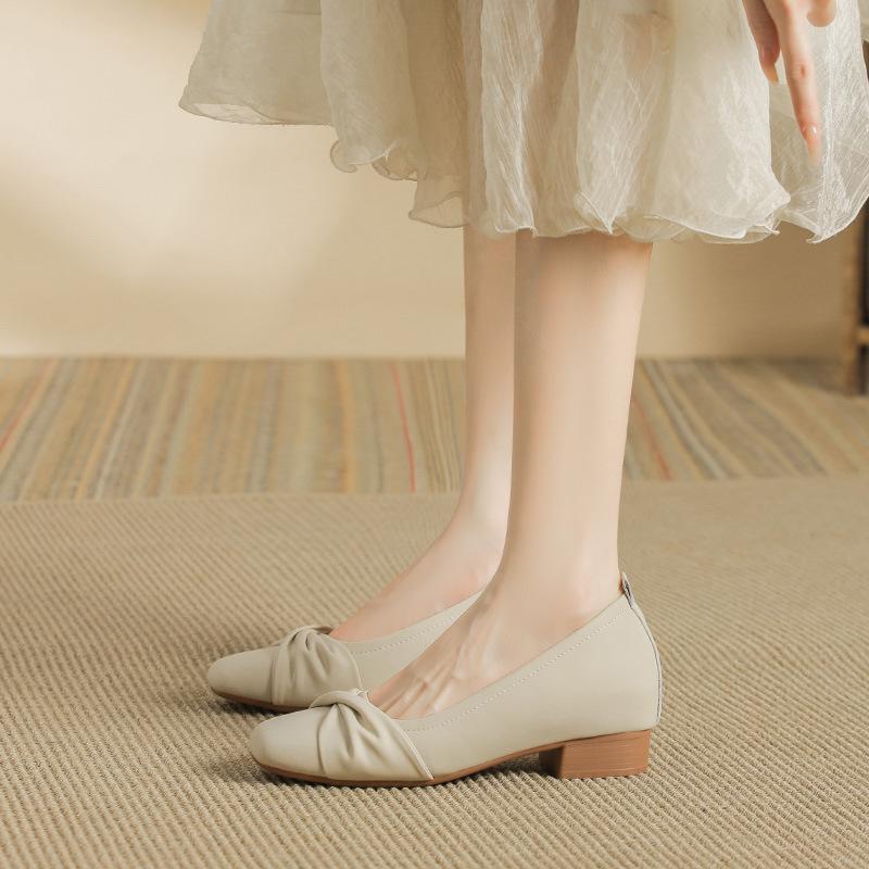 Hong Kong Sheepskin Single Shoes Women's Middle Heel 2024 Spring and Autumn New Square Head Thick Heel Retro Color Matching Soft Sole Leather Women's