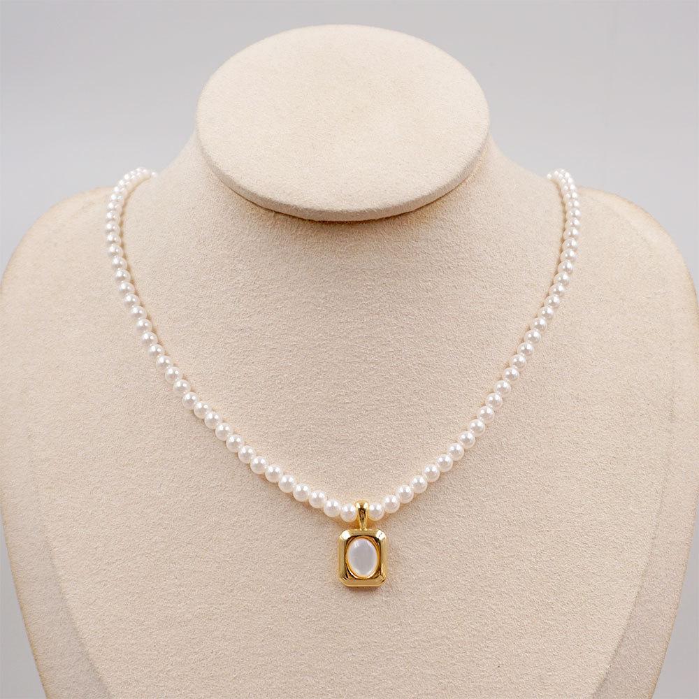 

Elegant French Crystal Pearl Necklace: Versatile Luxury Jewelry with Round Bead Collarbone Chain for Women