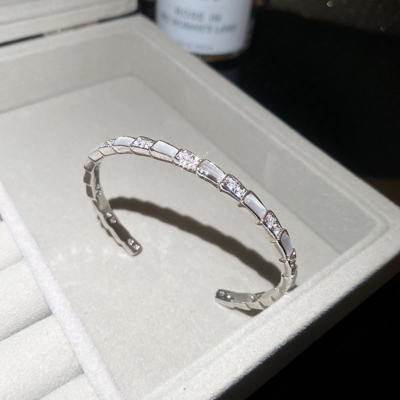 Super flash full diamond zircon fritillary snake bracelet light luxury high-end temperament bracelet niche exquisite and beautiful jewelry