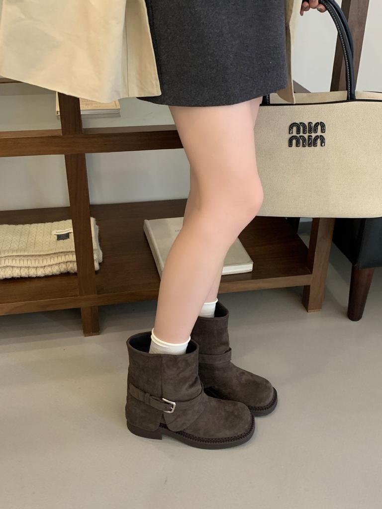 Design Sense 2025 Autumn and Winter New Western Cowboy Boots Women's Square Head Retro Thick Heel Knight Short Boots Women