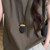 Vintage Ovales Hölzernes Y2K Anhänger Halskette für Damen Minimalistischer Mattes Metall Block Verstellbare Leder Kordel Pullover Kette Schmuck