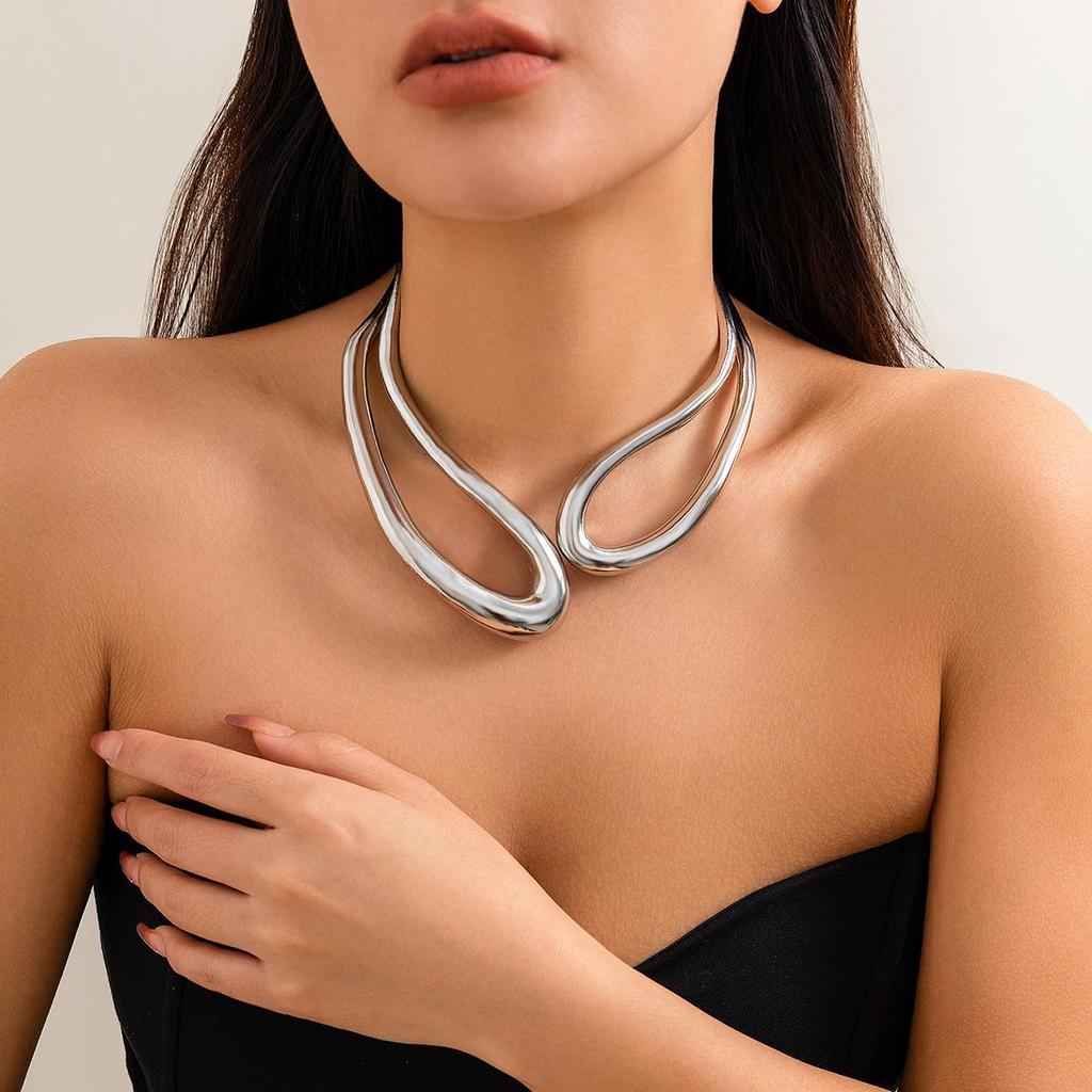 Glossy Retro Irregular Round Metal Choker Necklace for Women