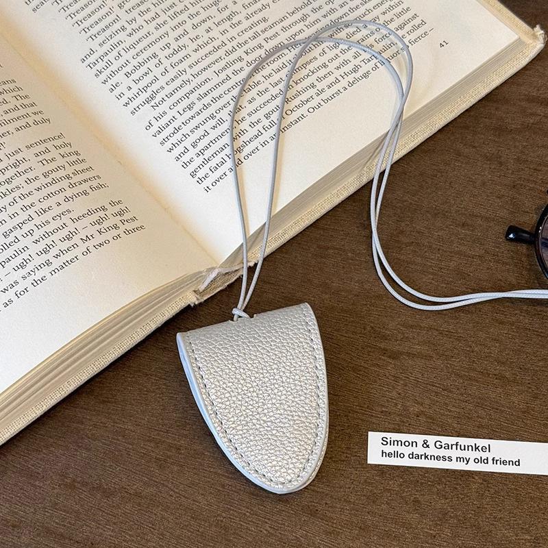 

PU Leather Eyeglasses Storage Bag Pendant Hanging Neck Sunglasses Pendant Clip Magnetic Simple Hanging Neck Pouch серебряный