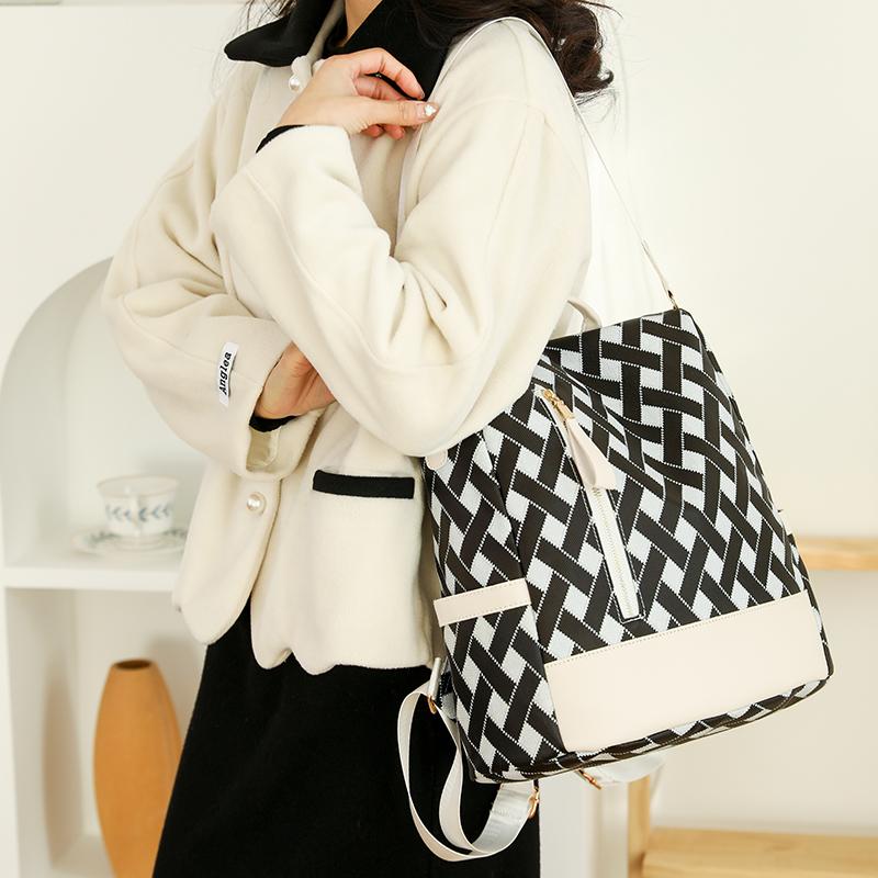 Anti-theft Backpack Women's Contrast Color Outdoor Travel Backpack Nylon Schoolbag