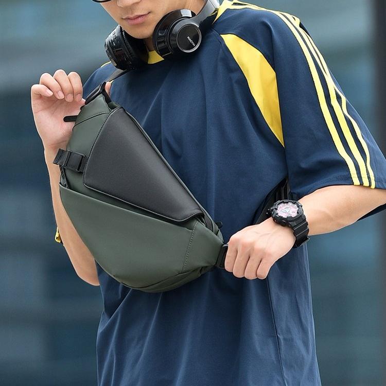 Outdoor lightweight breast bag messenger bag