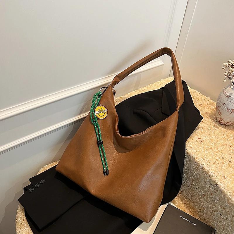 Large Capacity Shoulder Bag for Women  Versatile and Elegant Traveler Bag  Retro and Elegant Style