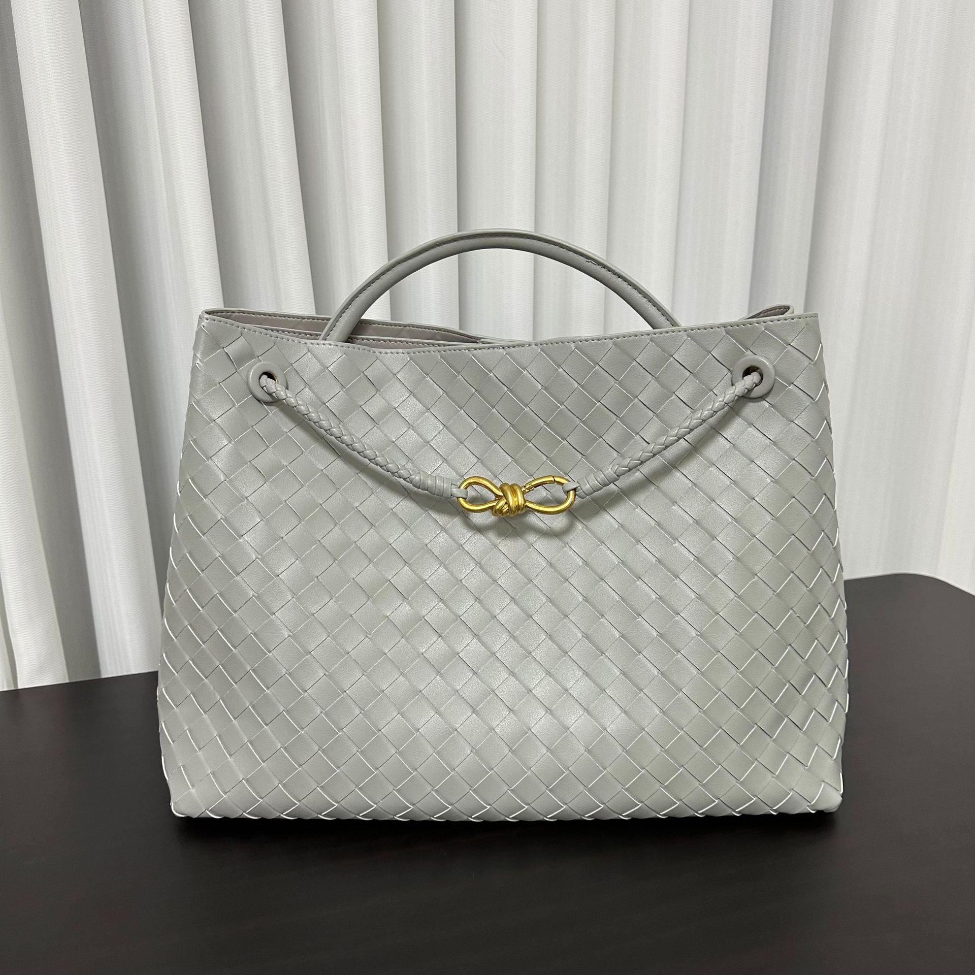 

Модная новая тканая сумка большой емкости универсальная сетчатая сумка из коровьей кожи повседневная сумка на одно плечо 42x18x35cm светло-серый