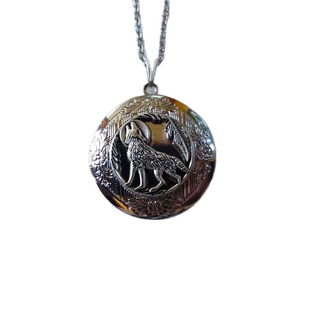 Punk Retro Silver Color Wolf Howling Under The Moon Feather Relief Round Pendant Necklace for Women Men Stainless Steel Jewelry