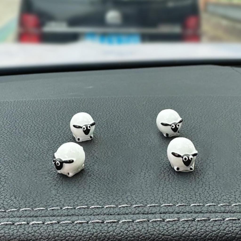 Polar Bear Car Rearview Mirror Accessories, Dashboard Car Ornament, Cute Funny Animal Decoration Presents, Auto Rearview Mirror Interior Accessories