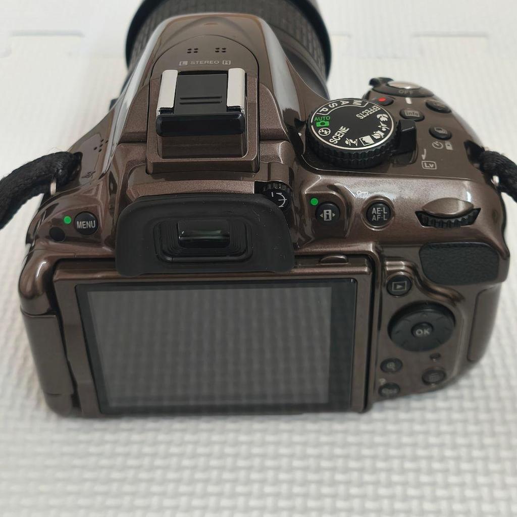 Used Rare Color Beautiful Condition Nikon D5200 Body Lens Kit