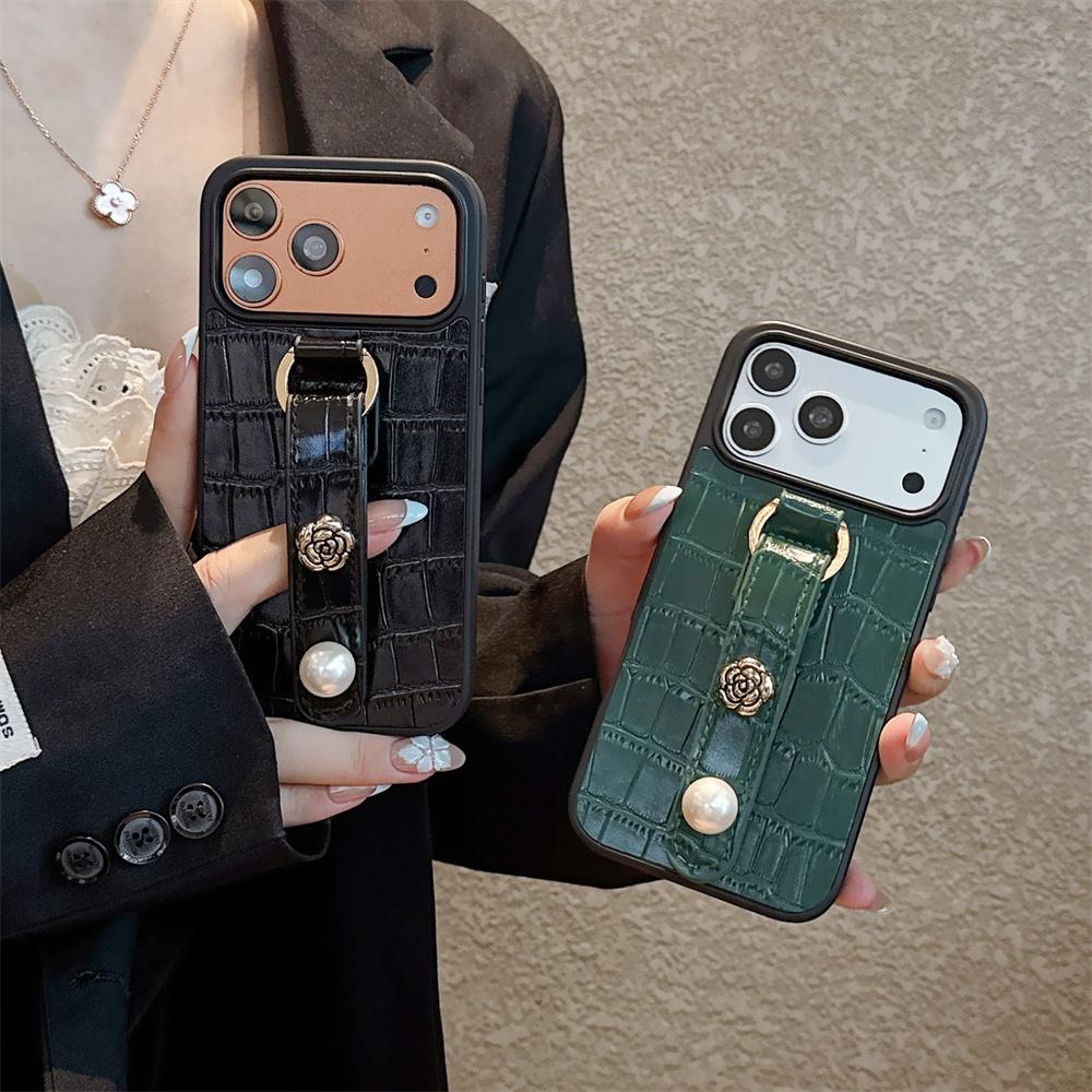 Elegant Luxury C Stylish Crocodile Pattern Phone Case for iPhone 17 Pro Max 16 15 14 13 Pearl Rose Wristband Protective Cover