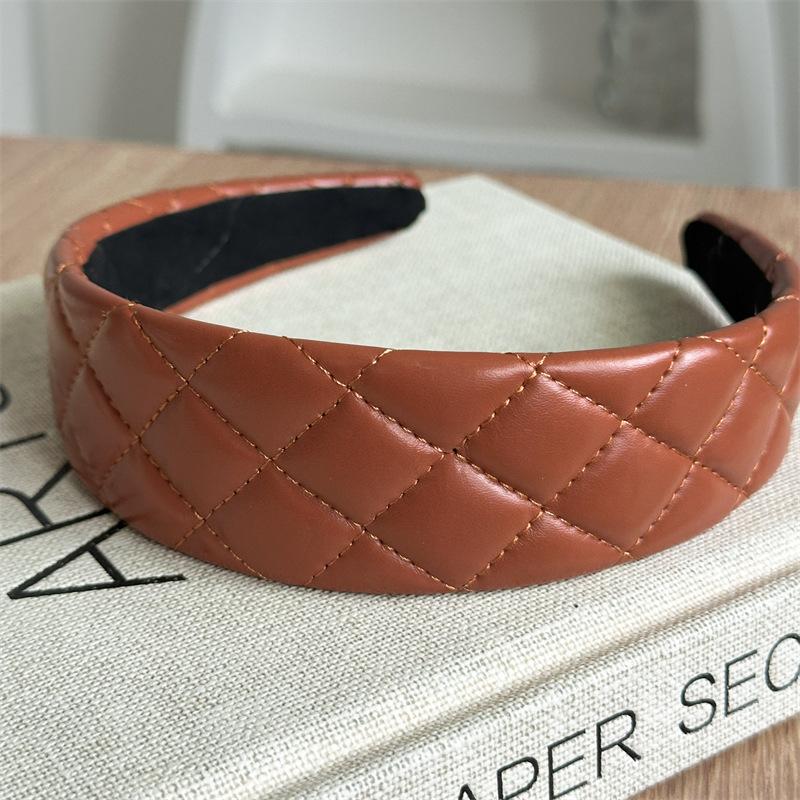 

Retro Diamond Pattern Hair Band - New Style for Autumn and Winter, High Crown, Versatile Wide-brimmed Headband Hair Accessory. Orange-cast color