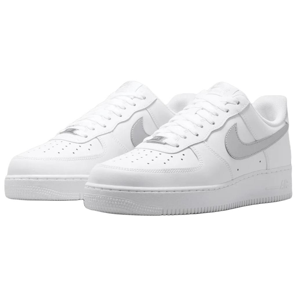 Nike Air Force 1 07 Vestibilità Comoda Sneakers Traspiranti Uomo Sneakers Bianco Argento FJ4146-134