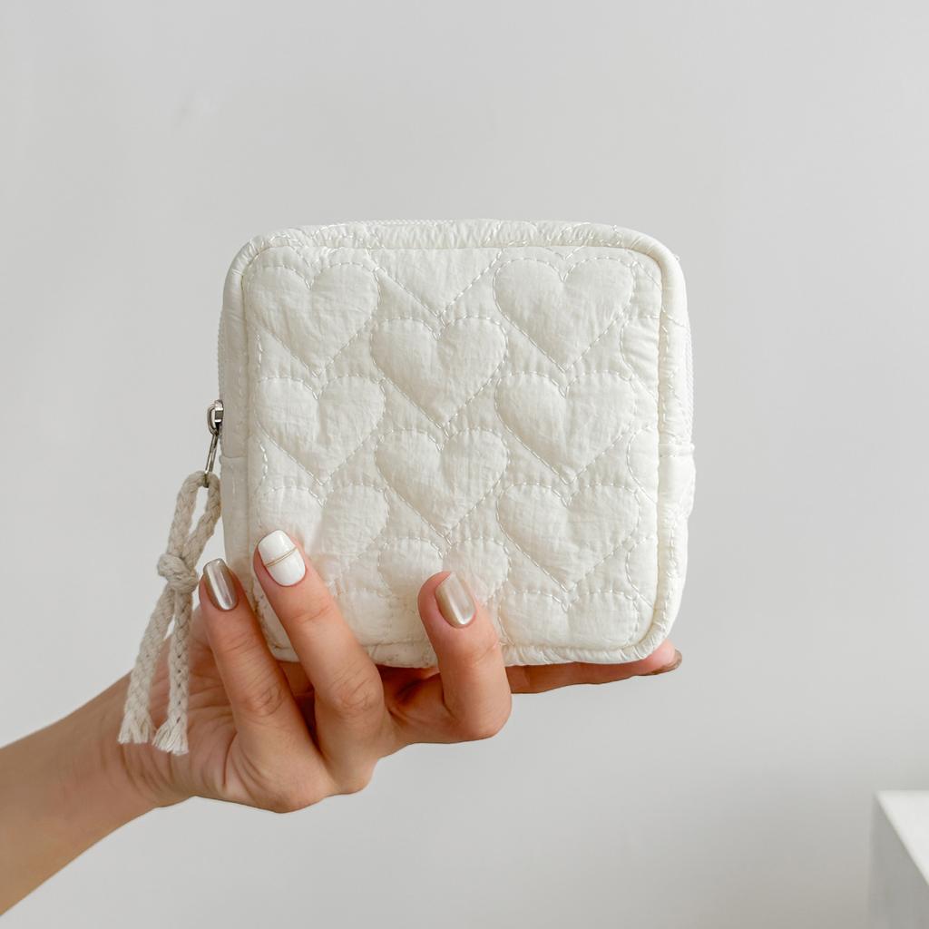 New Quilted Love Cosmetic Bag  Travel Portable Toiletry Bag  Lipstick Bag  Aunt Towel  Sanitary Napkin Storage Bag