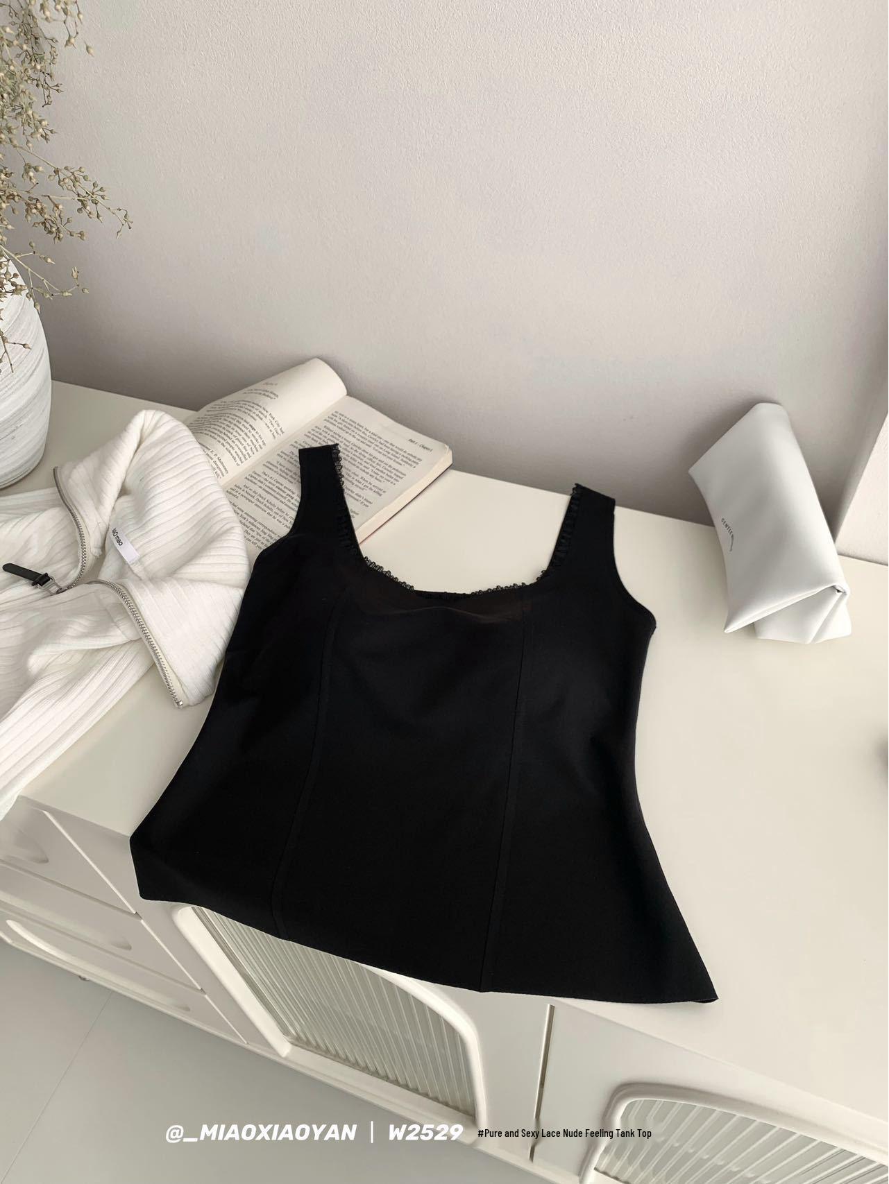 

Кружевной топ-майка с U-образным вырезом и нагрудными вкладышами Pure Desire на весну/лето - Универсальный, стройнящий, ощущение обнаженности, носить как нижнее белье или верхнюю одежду. One size (85-135)