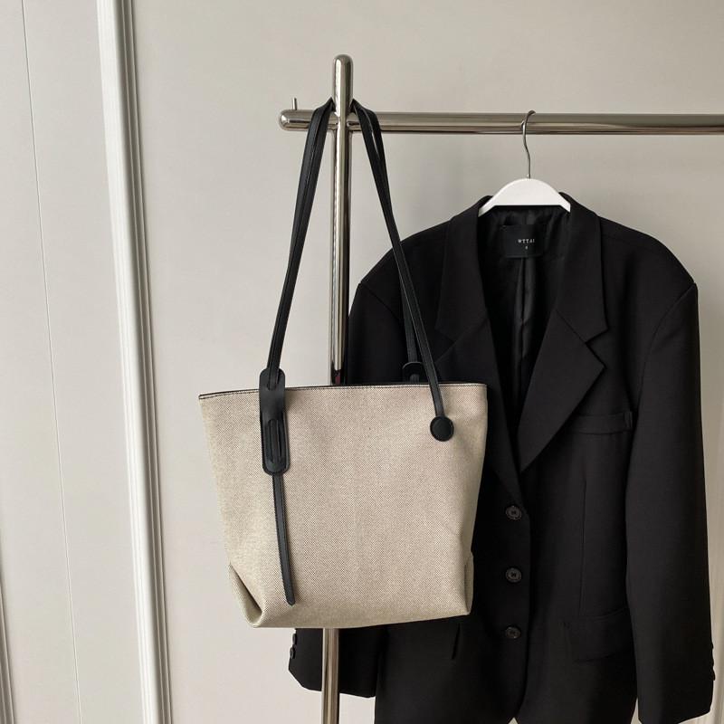 Stylish Large Capacity Canvas Tote Bag For Women Versatile For University Classes