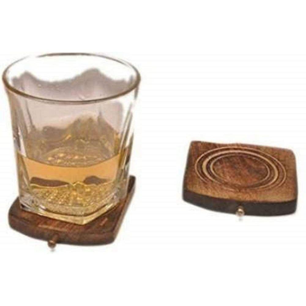 Dřevěná starožitná miniaturní židle ve tvaru čajové, kávové, horké soupravy studeného tácku se 6 podtácky pro kuchyňský jídelní stůl v kancelářské restauraci.