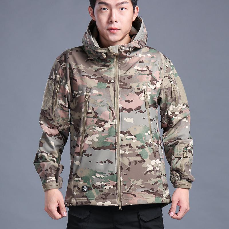 Men's Tactical Softshell Fleece Jacket: Windproof, Waterproof, Outdoor Sports Outerwear.
