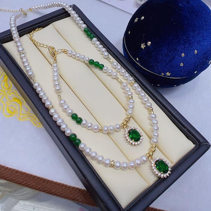 Mother's Day: Simple & Stylish White Pearl Necklace & Bracelet Set
