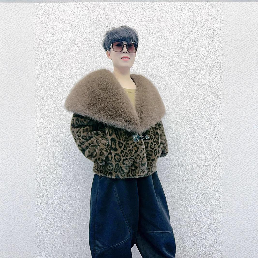 

Куртка из меха с интегрированным мехом, новый дизайн, модный темперамент, зимний утолщенный женский топ с леопардовым принтом M [Recommended 90-60kg] цветной печати леопарда