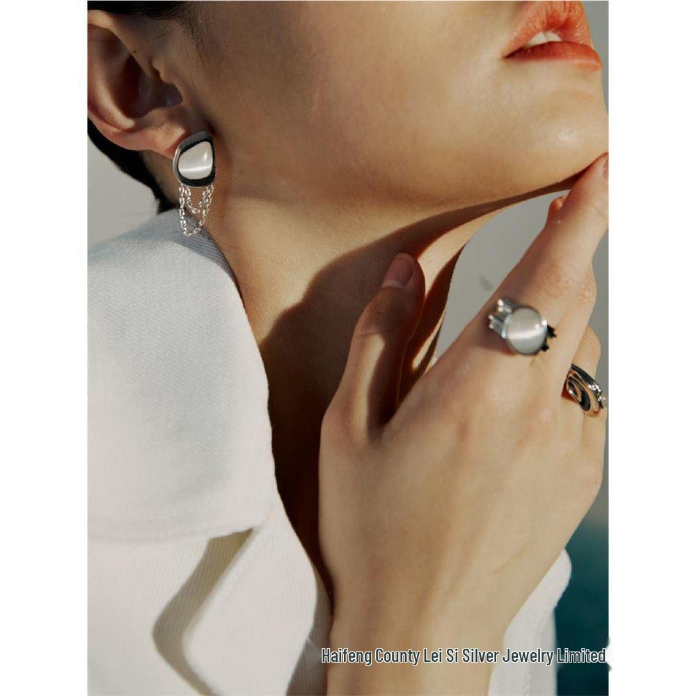 Doudou's Style Rupert Earrings: High-End Minimalist Studs with Trendy Design and Mother-of-Pearl.