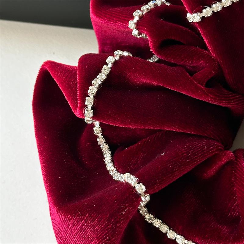 Exquisite Rhinestone Chain Velvet Hair Scrunchie Vintage Style Large Hair Tie Elegant Ponytail Holder Soft Premium Hair