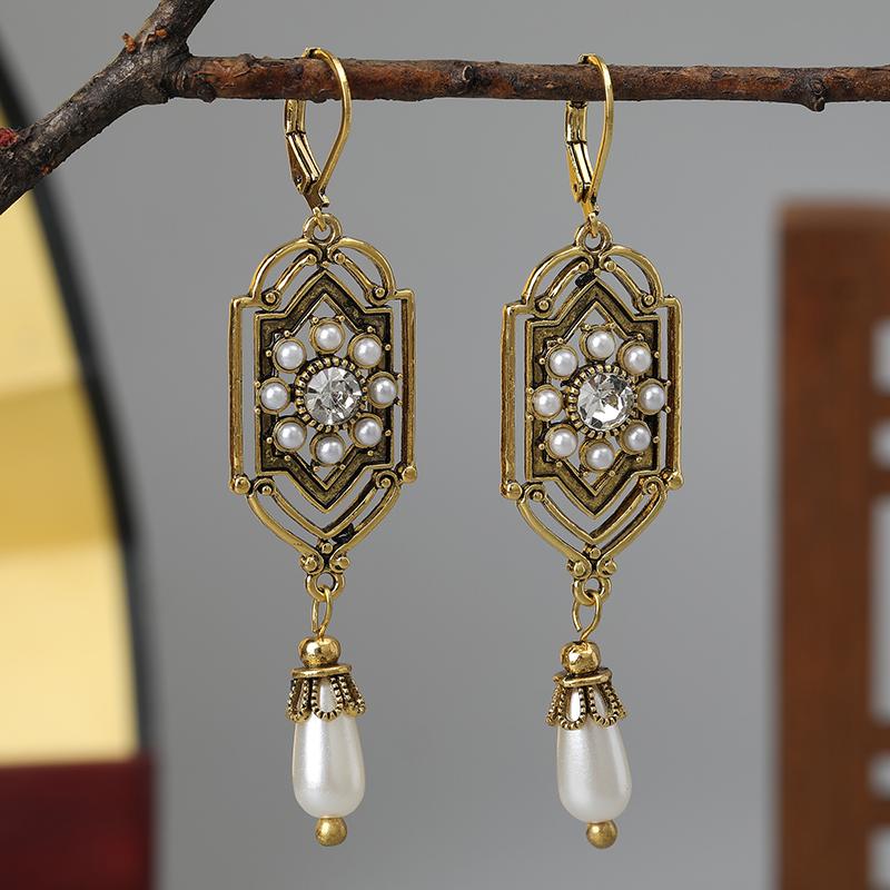 Vintage Golden Plated Inlaid Imitation Pearl Pendant Earrings Women's Elegant Banquet Jewelry Accessories Dangle Earrings Gifts