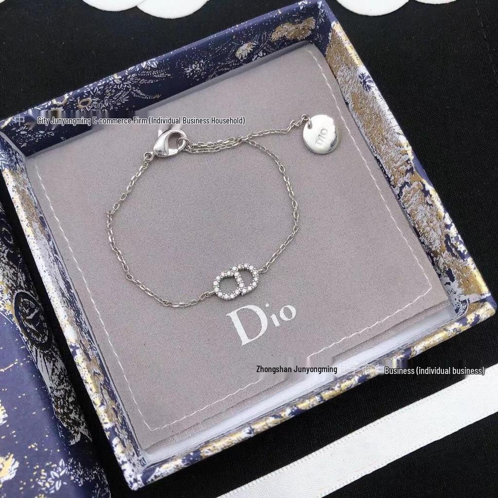 Women's Minimalist Diamond-Inlaid Letter Bracelet - Versatile Daily Wear Jewelry