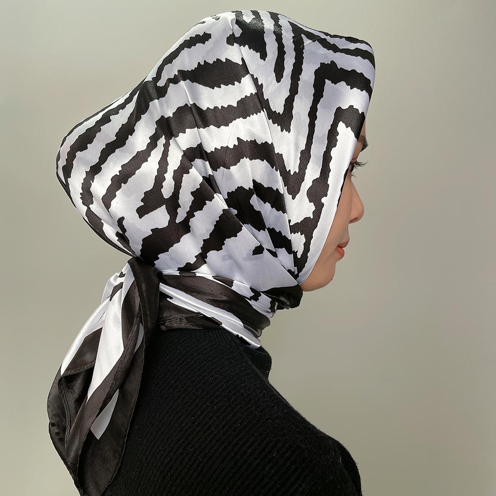 Høykvalitets luksuriøst silkeskjerf pannebånd Skjerf Halsskjerf For kvinner Kjede Silkeskjerf Dekorativt sjal for kvinner