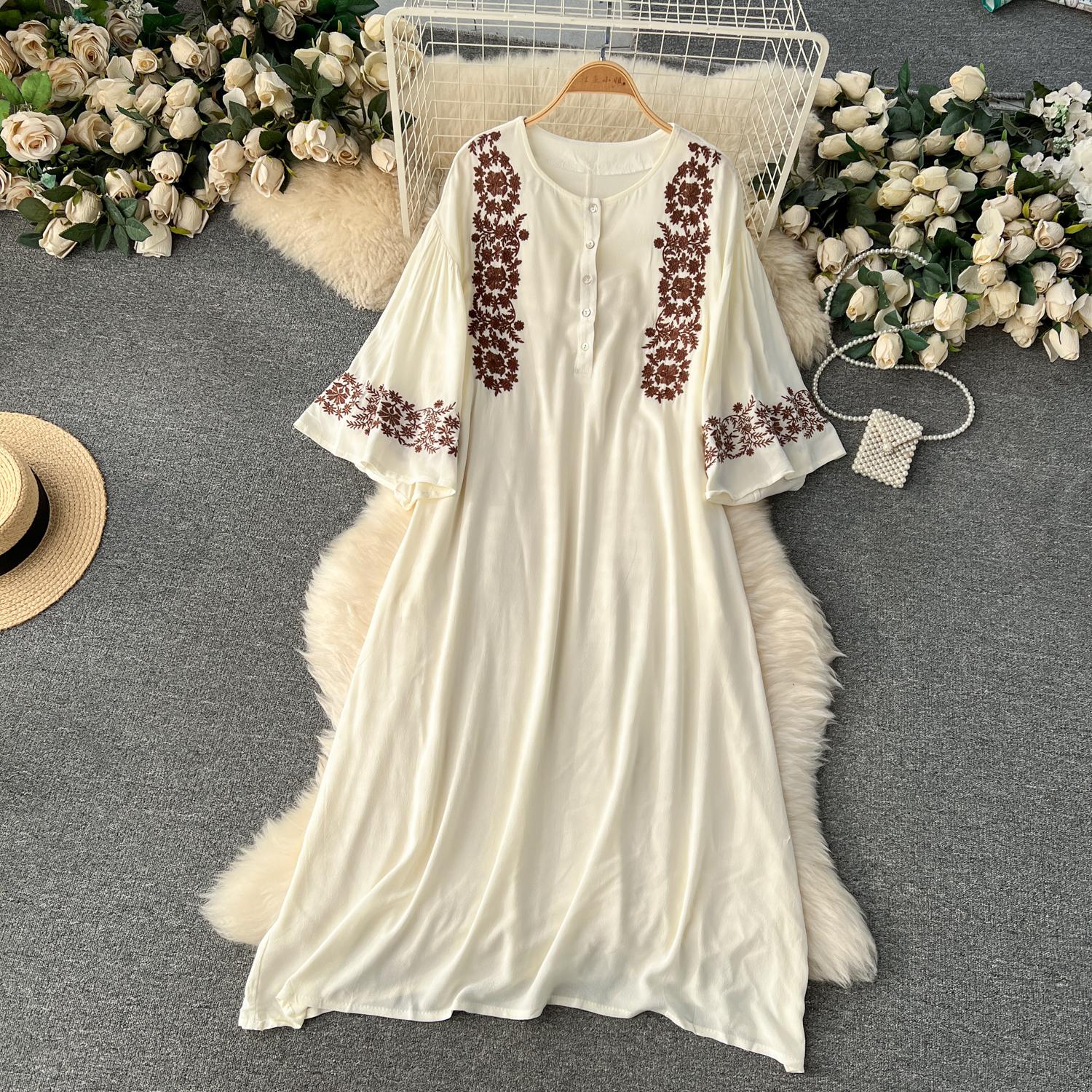 Богемные платья для женщин с круглым вырезом и расклешенными рукавами — фото 11