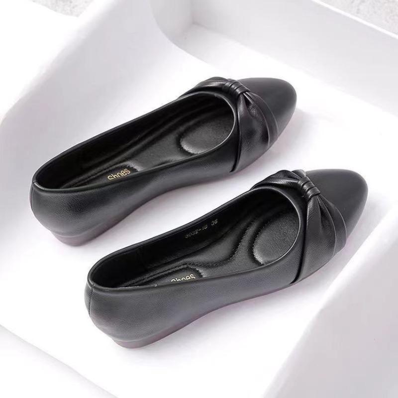 New Flat Shoes for Middle-aged and Elderly Women with A Shallow Mouth