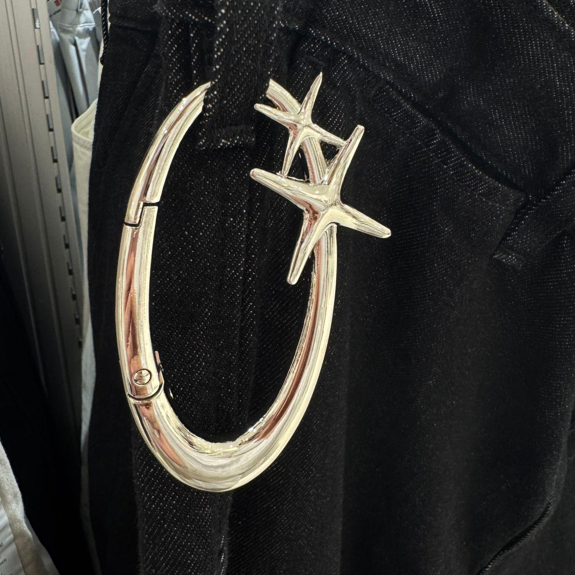 Высококачественный металлический овальный брелок-звезда: Уникальный Дизайн Брелок для Сумки и Аксессуар для Одежды Gunmetal