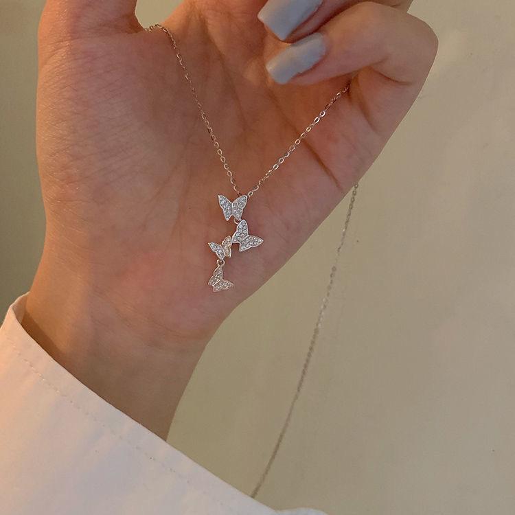 Nytt glänsande fjärilshalsband Damer Utsökt dubbellagers nyckelbenskedja Halsband Smycken för damer Gåva