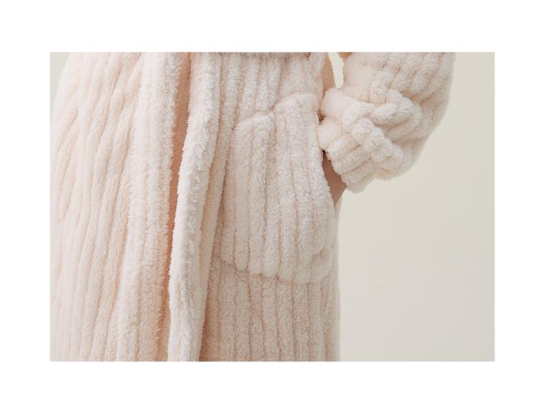 Women's Long Flannel Fleece Bathrobe - Thick, Warm, Plus-Size Velvet Robe for Autumn & Winter
