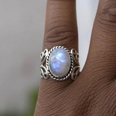 Retro Fashion Men's and Women's Rings, European and American New Imitation Moonstone Rings Wish New Hot Rings