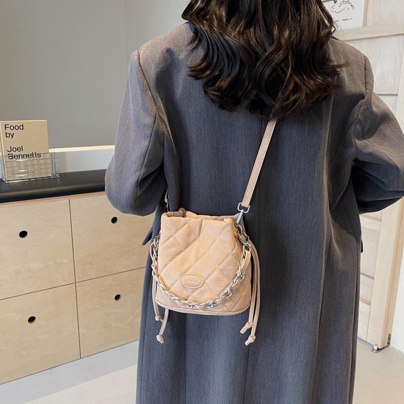 Trendy Women s Bag 2023 Urban Chic Shoulder Crossbody Bag With Diamond Chain хаки