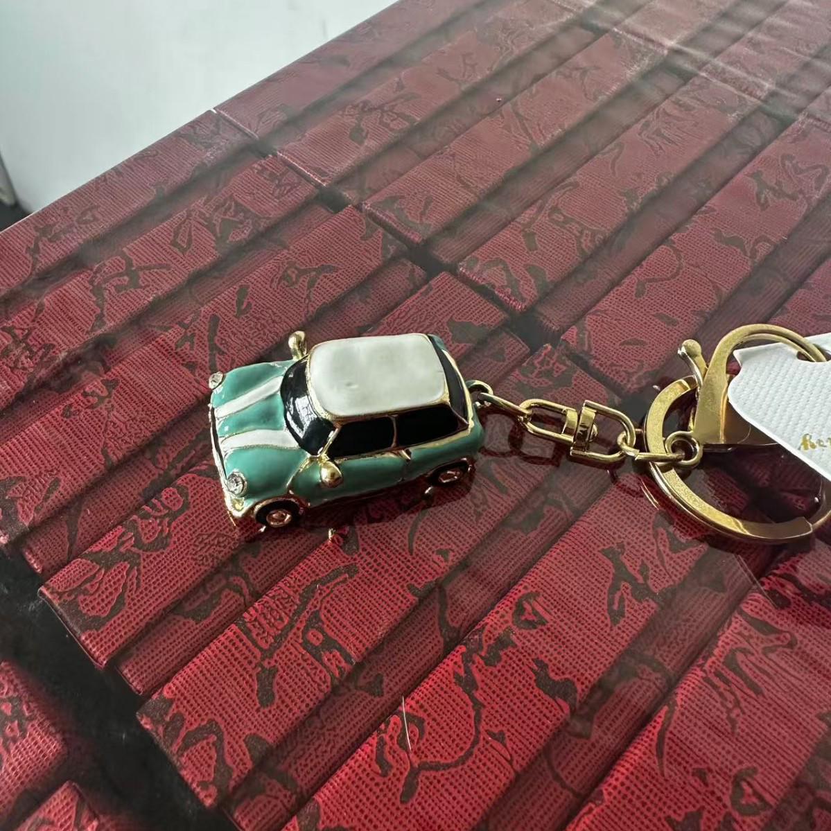 

Мини Брелок Инфлюенсера с Эпоксидными Бриллиантами Подвеска из Цинкового Сплава