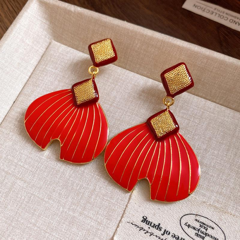 

Retro Silver Needle Fishtail Diamond Earrings – Fashionable, Versatile, High-End Design for Women