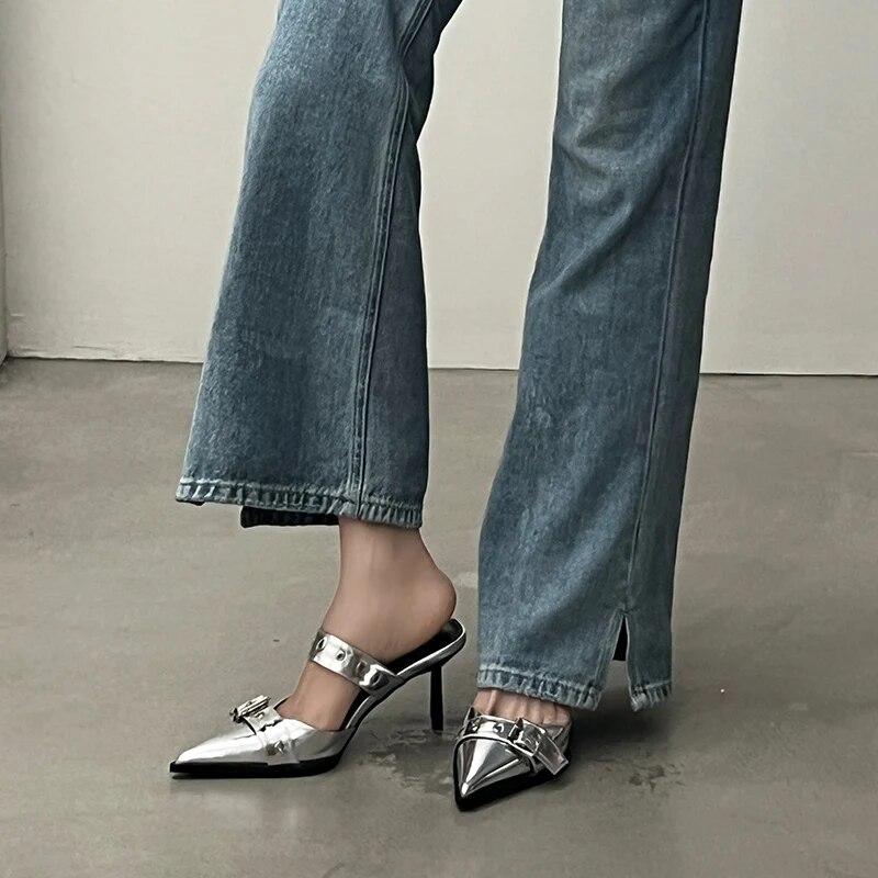 Женские сандалии на высоком каблуке в стиле панк-гот с металлической пряжкой — фото 3