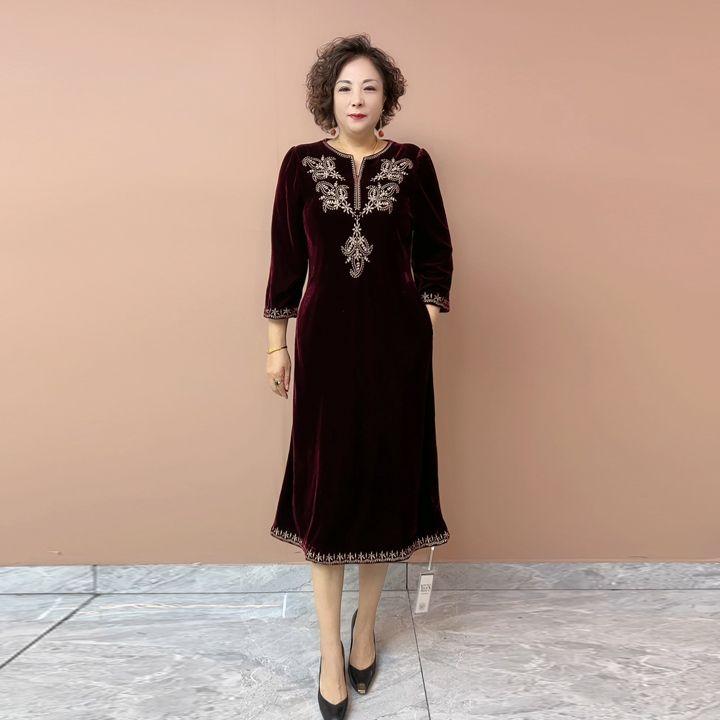 Augstākās klases sieviešu izšūta samta kleita