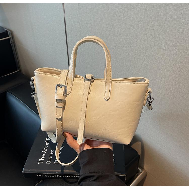 Niche Design Handbag Women's 2025 New Retro Foreign Gas Bucket Bag Korean Version Popular Super Fire Shoulder Messenger Bag