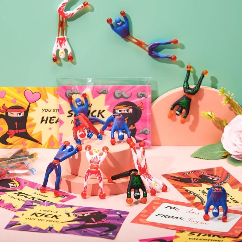 JOYFY 30 piezas de figuras de ninjas para escalar paredes adhesivas para el Día de San Valentín con tarjetas de regalo, juguetes antiestrés para niños, recuerdos de fiesta de San Valentín