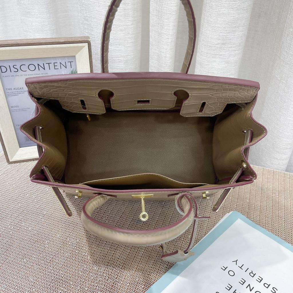 Borsa a tracolla da donna in pelle di vacchetta pressata effetto coccodrillo verniciata platino con tracolle per pendolari di grande capacità fonte
