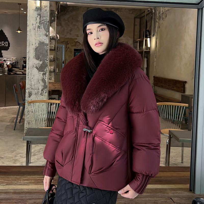 Zimní krátký vatovaný kabát s luxusním kožešinovým límcem, zateplená bunda, módní design