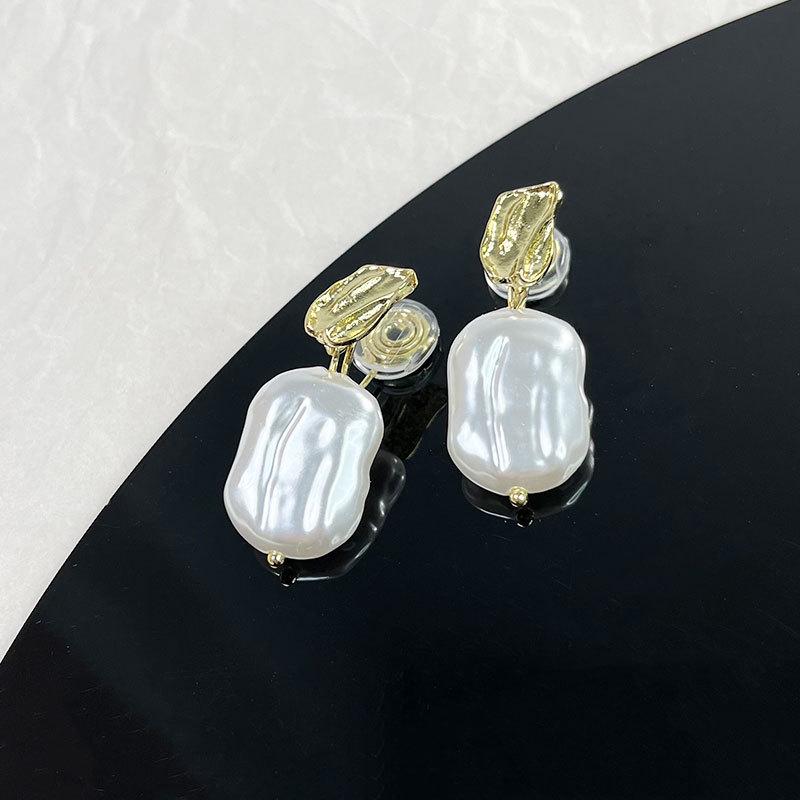 Korean Style Retro Pearl Ear Clip for Women - Mosquito Coil Holder, No Piercing, High-End, Fashionable and Versatile Luxury Earrings