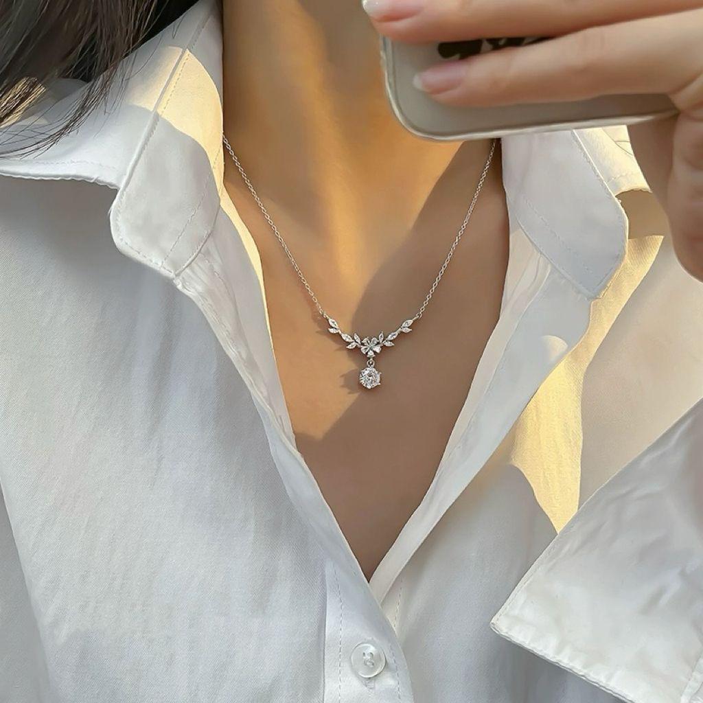 Exquisite Lightweight Flower & Wheat Ear Necklace - Moissanite Pendant Jewelry Gift for Girlfriend or Best Friend