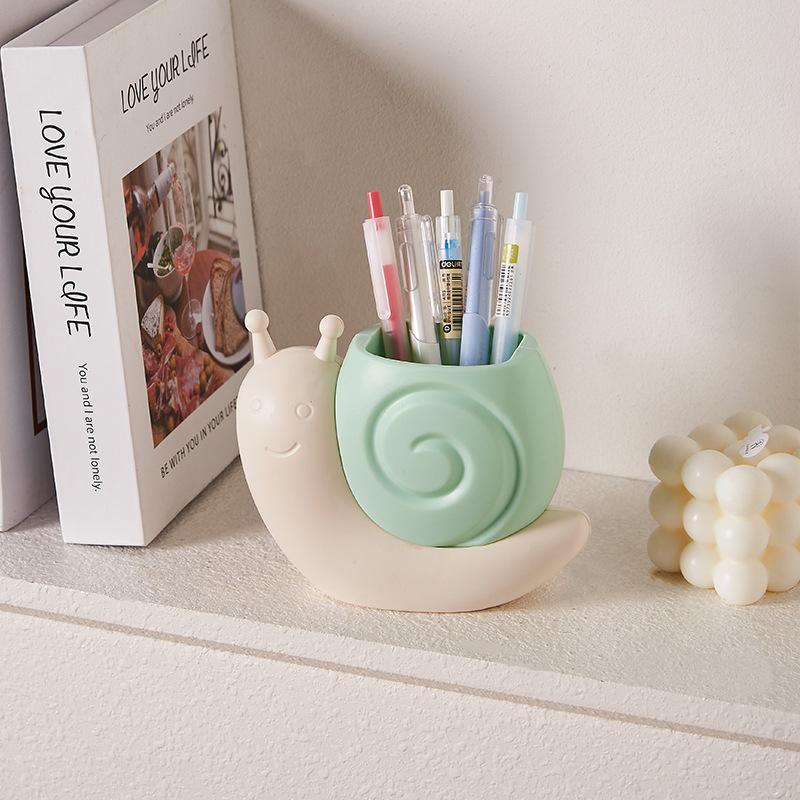 1Pc Cute Macaron Color Snail Plastic Pen Holder Kawaii Desk Decoration Office Stationery Organizer Girl Makeup Brush Storage Box