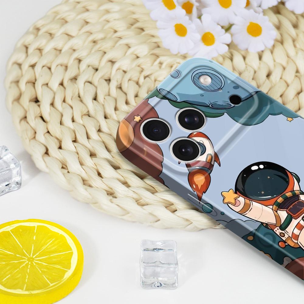 Flying Astronaut Phone Case For iPhone 17 Air 16 16E 15 14 Plus Pro Max Film Hard Cover